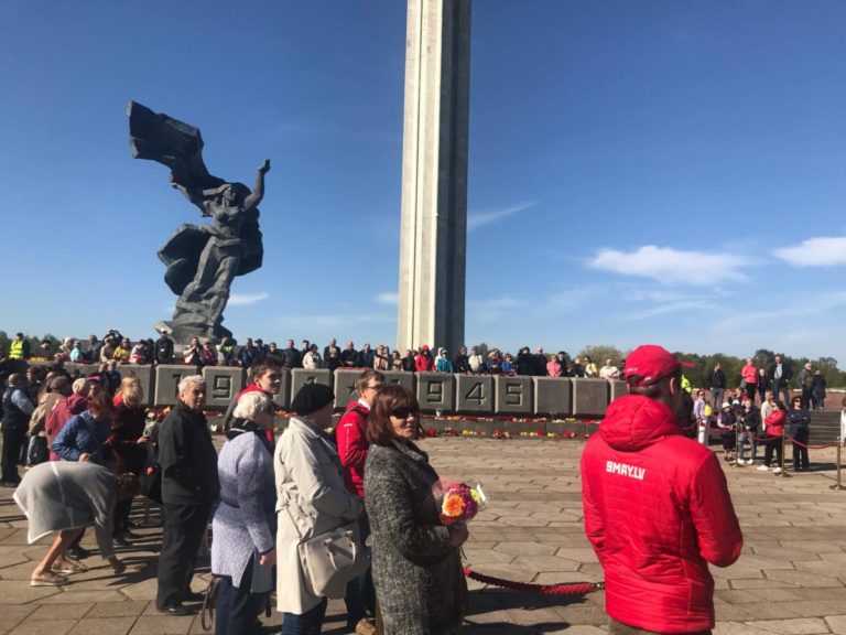 Соцсеть: 9 мая надо пустить бесплатный поезд Рига-Москва в один конец