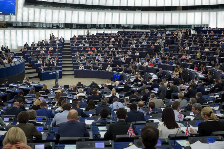 Латвия начинает досрочно выбирать европарламентариев