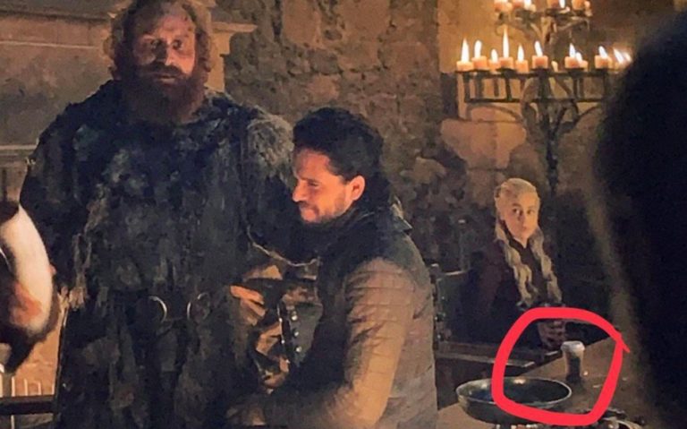 Создатели «Игры престолов» извинились за стаканчик кофе в кадре