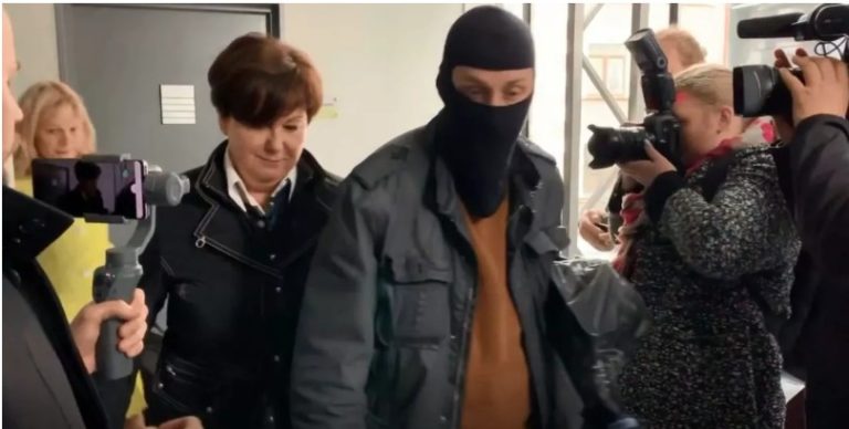 Двух руководителей Рижского бюро по развитию туризма поместили в изолятор