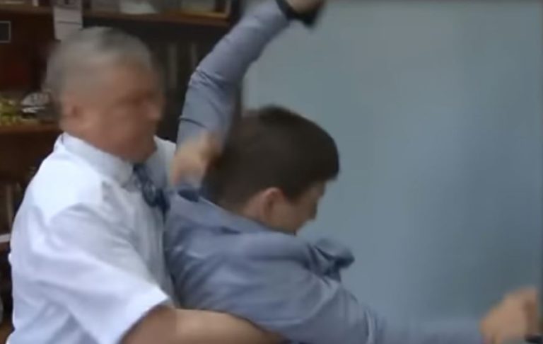 «Что тебе надо-то?»: в России районный глава напал на журналиста