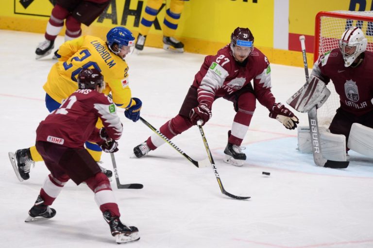 Латвийские хоккеисты были близки к сенсации, но уступили шведам