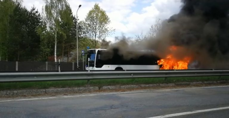 В Бабите загорелся автобус Rīgas satiksme, жертв нет