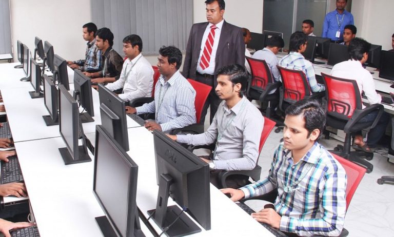 «Спасибо индийцам за то, что они вообще есть»: работодатели оценили иностранных студентов