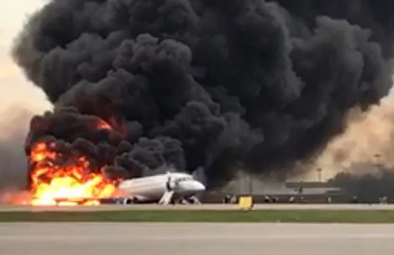 Появилось новое видео аварийной посадки Superjet в Шереметьево
