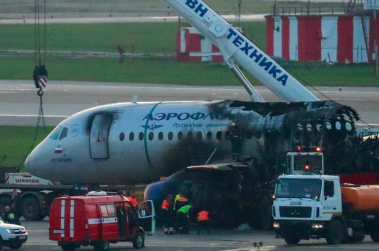 «Аэрофлот» опроверг нарушение инструкций экипажем сгоревшего Superjet-100