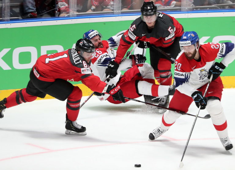 Канада разгромила Чехию и вышла в финал ЧМ по хоккею