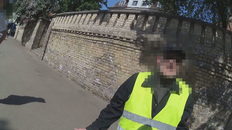 Лже-контролер в центре Риги собирал с людей деньги за парковку