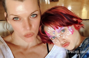 Дочь Милы Йовович выросла и стала настоящей копией мамы