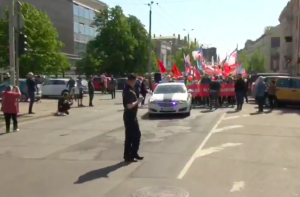Встанем в шеренгу протеста: у театра «Дайлес» прошла акция против перевода школ