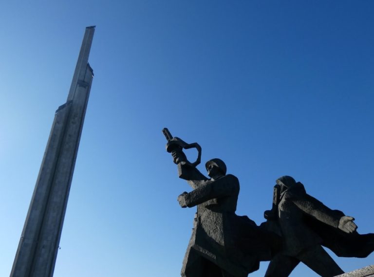 Политолог: выносить демонтаж Памятника Освободителям на референдум нельзя – это опасно