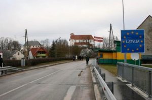 Трое подростков пытались незаконно пересечь границу Латвии