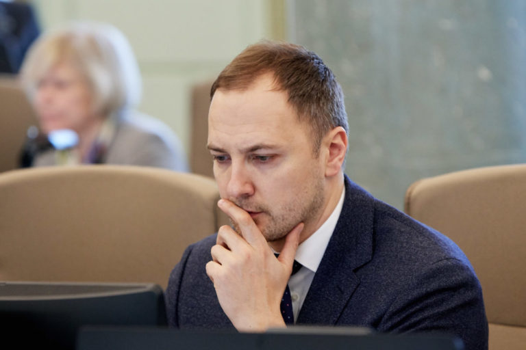 «Меня это не пугает»: глава МВД рассказал о проверках на предприятии своей матери