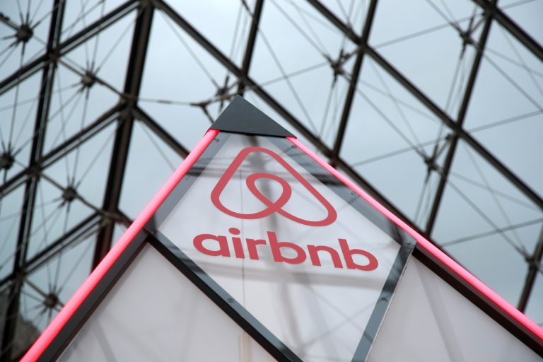 Airbnb запустил услугу по аренде островов и замков