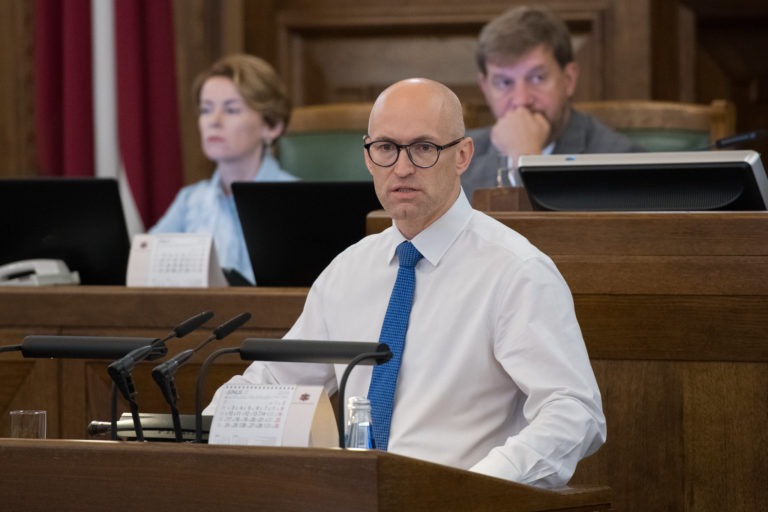 Павлютс: у депутата нет отпуска, он всегда на вызове – как таксист