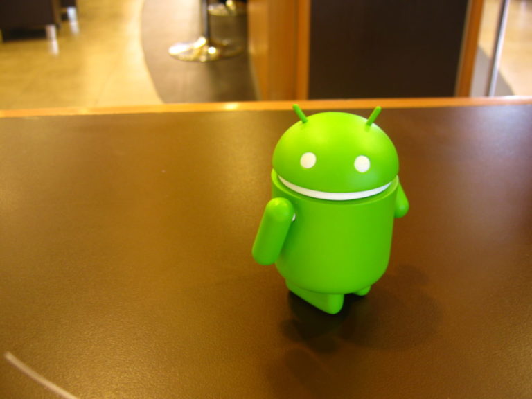 Приложения Android шпионят за своими пользователями