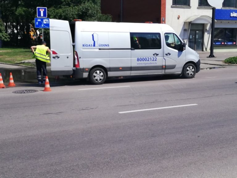 Rīgas ūdens проводит профилактику водопровода на Марияс и Авоту