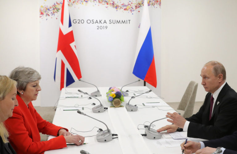 Мэй сообщила Путину об имеющихся доказательствах причастности РФ к отравлению Скрипалей