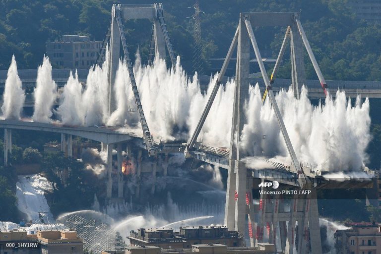 В Генуе взорвали остатки «моста-убийцы» — эпичные кадры