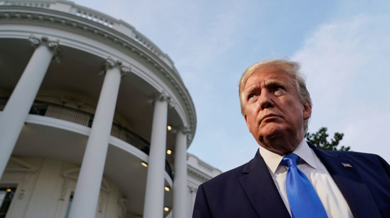 Трамп помял шляпу Черчилля