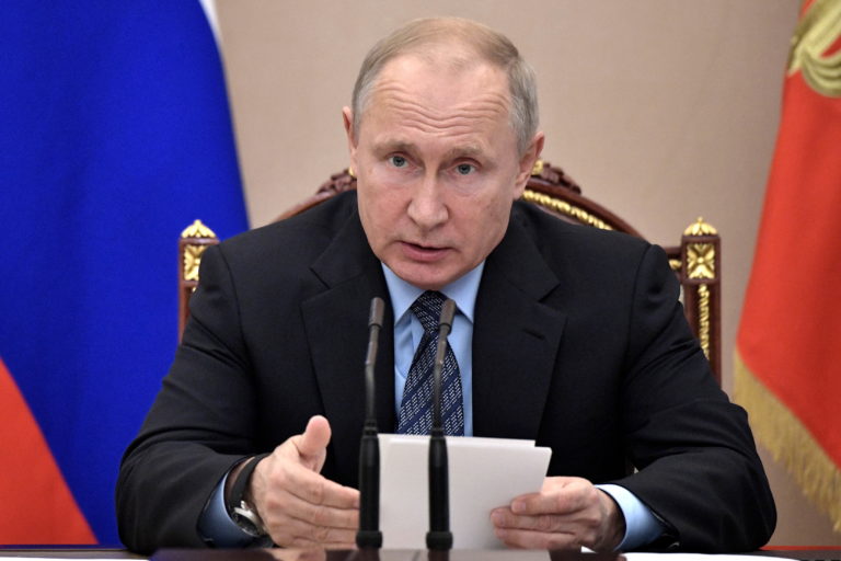 Путин продлил действие продуктового эмбарго против ЕС