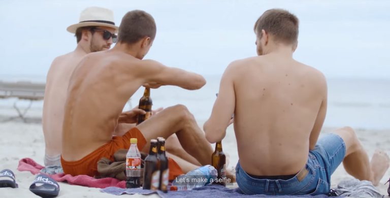 Пошел к русалочкам: отдыхающим напоминают о безопасности на воде