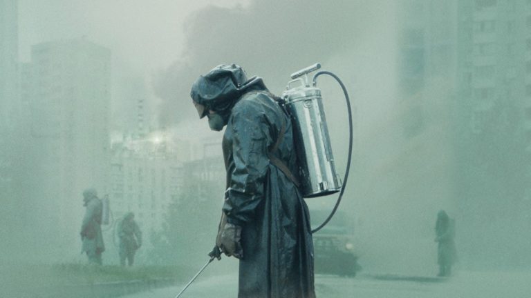 Сценарист «Чернобыля» заявил о желании авторов сериала показать героизм советского народа