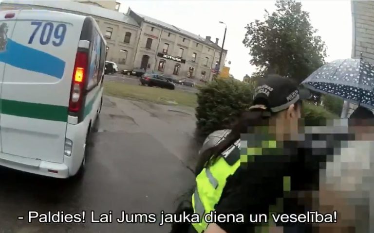 Спешите делать добро! Бабушку в беспомощном состоянии спас прохожий