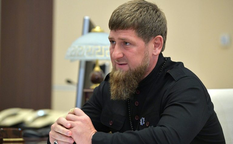 В Чечне стреляют возле резиденции Кадырова: один из нападавших убит