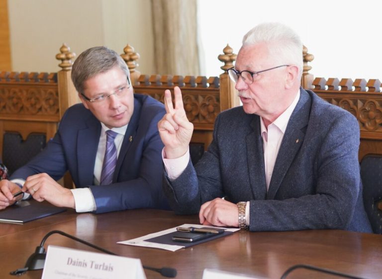 Турлайс продолжает дело Ушакова: оппозиция подала запрос о снятии мэра Риги