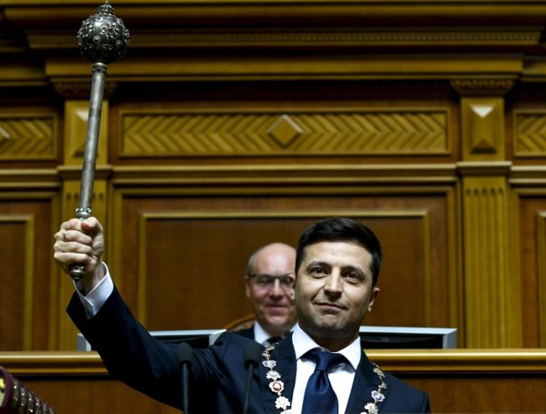 Зеленский уволил 15 губернаторов