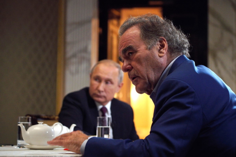 Режиссер Оливер Стоун попросил Путина крестить его дочь