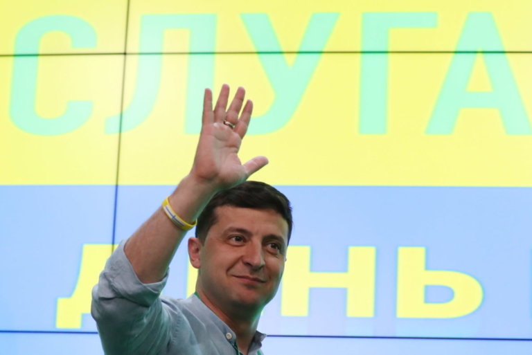 Партия Зеленского может получить большинство в Раде: что ждет Украину