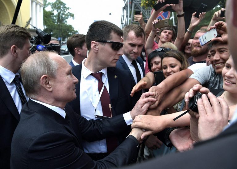 38% россиян не хотели бы видеть Путина президентом после 2024 года