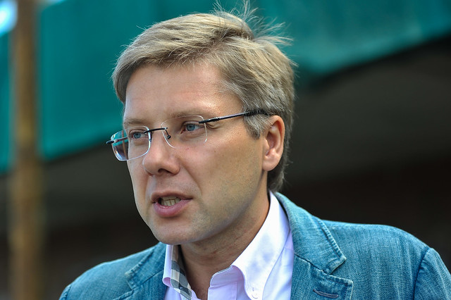 KNAB обязал Ушакова известить о смене места жительства