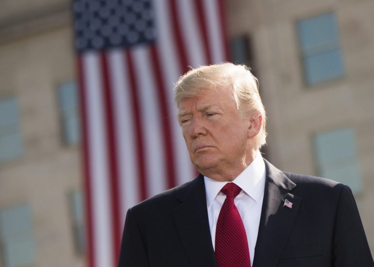 «Трусливые леворадикалы»: Трамп хочет запретить движение антифашистов
