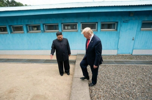 Мемы по поводу встречи Трампа и Ким Чен Ына (19 штук)