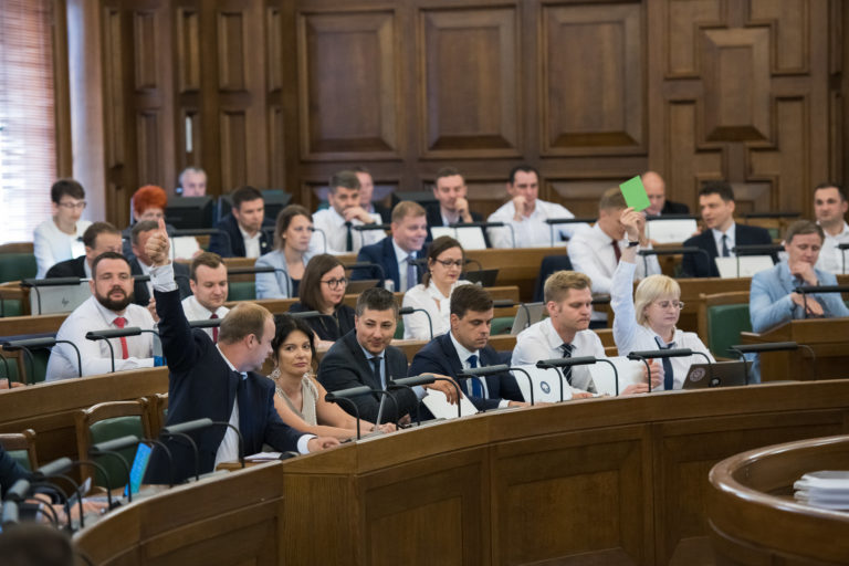 Юрканс: Дайте власть женщинам! Они не будут посылать наших ребят на войну