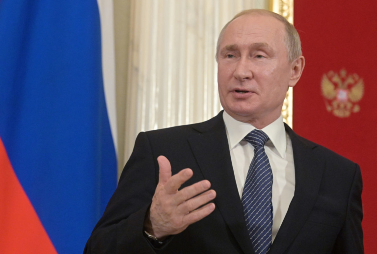 Источники сообщили о планах заполнить СМИ фейковыми новостями о Путине