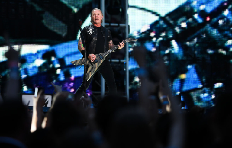 Metallica исполнила «Группу крови» Цоя на концерте в Москве (ВИДЕО)