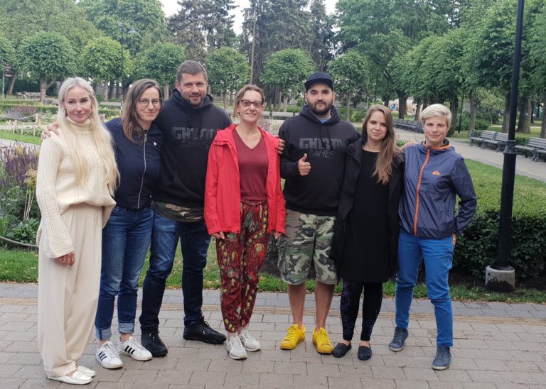 Договорились: Ghetto Games убрала скандальные плакаты с площадки в Гризинькалнсе
