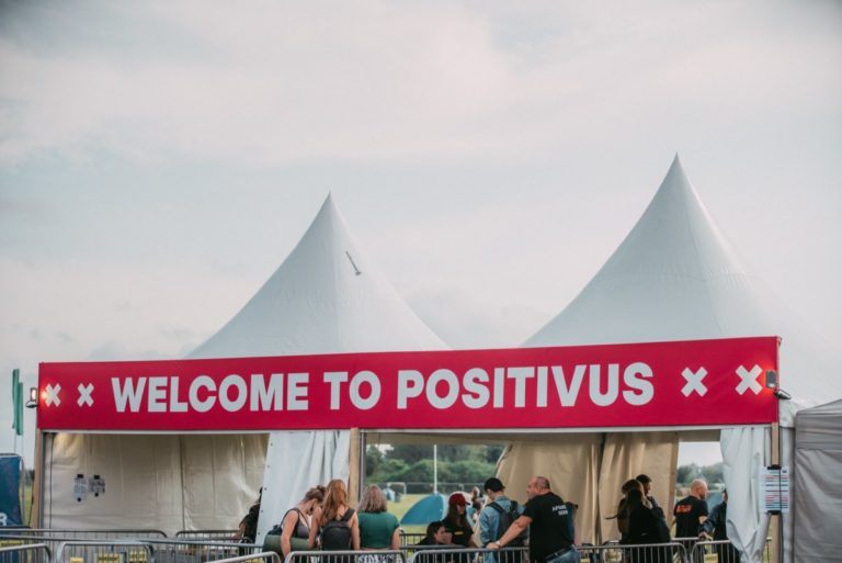 КОРОТКО О ГЛАВНОМ: старт фестиваля Positivus, Лукашенко едет в Ригу, жара на выходных
