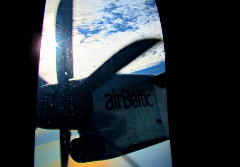 КОРОТКО О ГЛАВНОМ: минималка в 500 евро, ЧП с airBaltic, труп скинули с балкона, последний танец Мэй