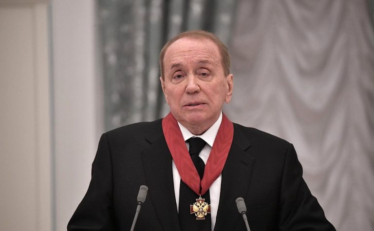 Смех сквозь слезы: у Маслякова хотят отсудить права на КВН