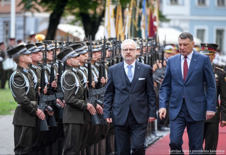 Эксперт: Левитс отказался от зарплаты в тысячу евро за день ради президентства