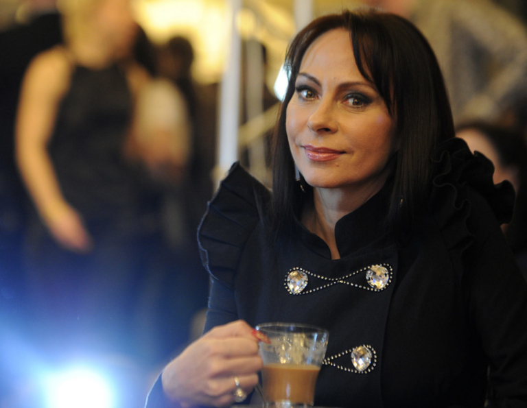 Марина Хлебникова о переломе позвоночника: даже по квартире передвигаться не могла 