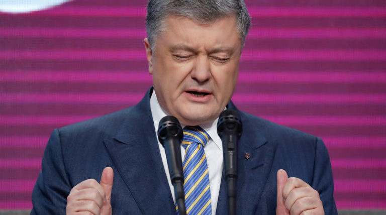 Порошенко за месяц снял со счетов $34 млн наличными
