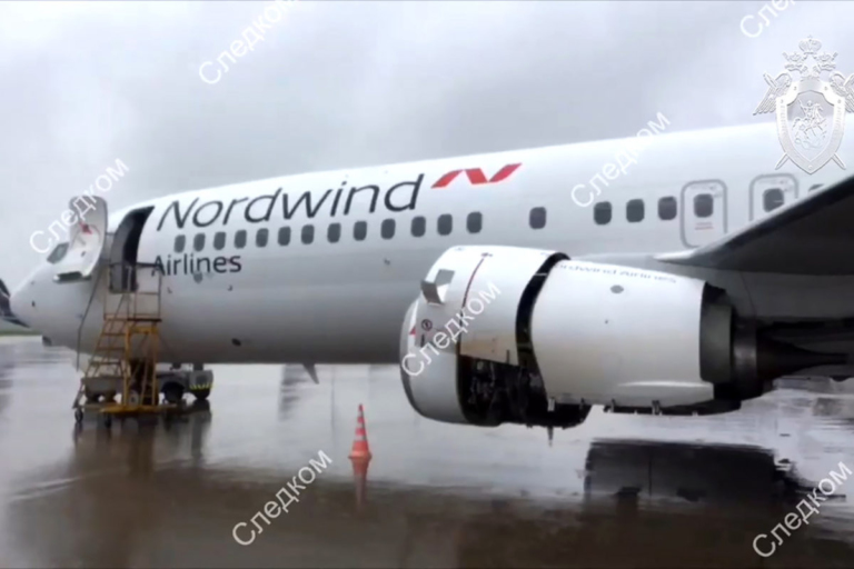 Опубликовали видео эвакуации пассажиров из самолета в Шереметьево, пострадали люди