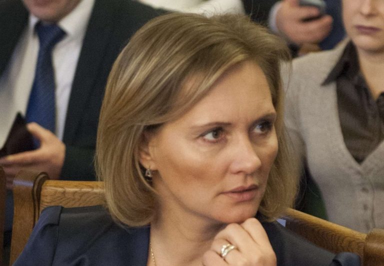Связанная с коррупционным скандалом Брока получила новую должность в ЛУ
