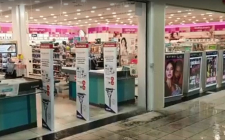 В Spice из-за сильного дождя протекла крыша